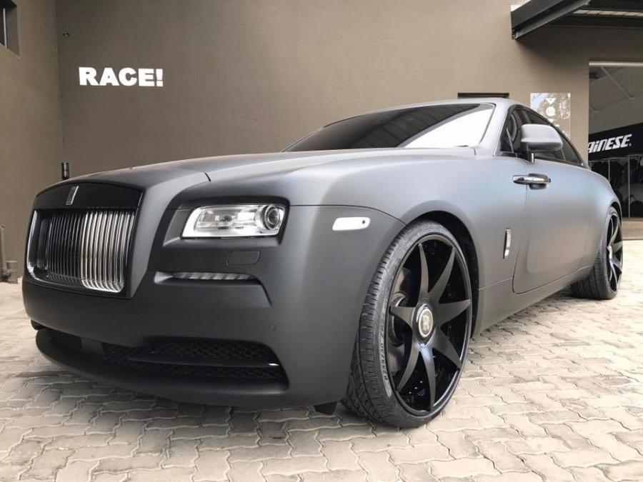  Rolls-Royce Wraith Matte Black by RACE! 2017 года  (фото 7 из 13)